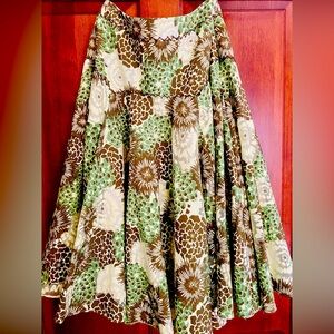 Antonio Melani beautiful mid length skirt, size 4